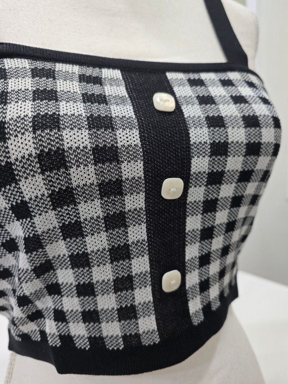 SHEIN ✦ Crop Top ✦ Black White Gingham Pearlized Buttons Knit Strap Crop S NWT - Picture 2 of 9